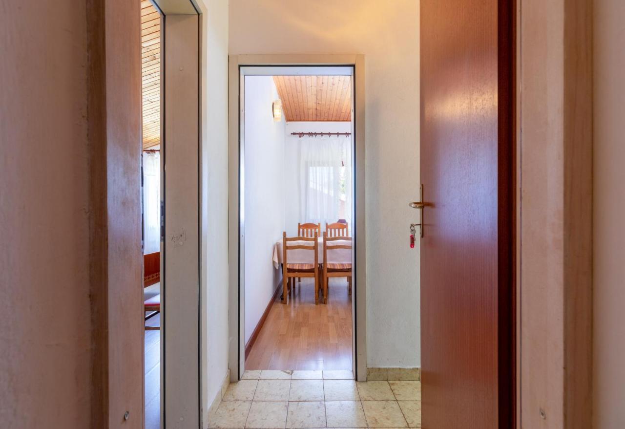 Apartments And Room Pergola Ровин Екстериор снимка