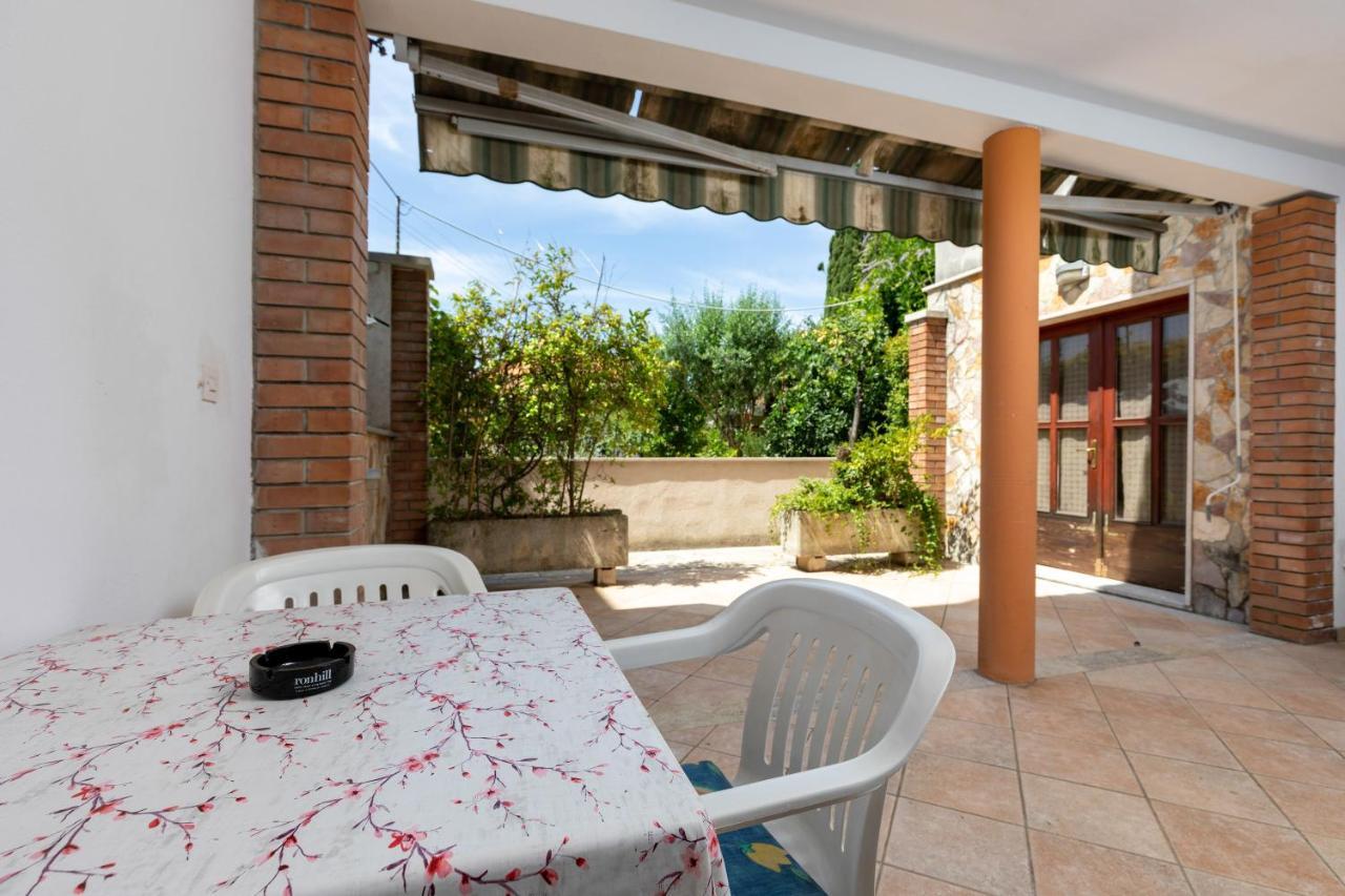 Apartments And Room Pergola Ровин Екстериор снимка