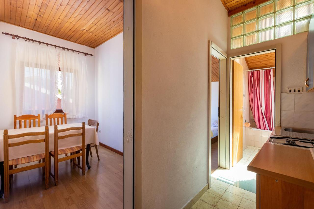 Apartments And Room Pergola Ровин Екстериор снимка
