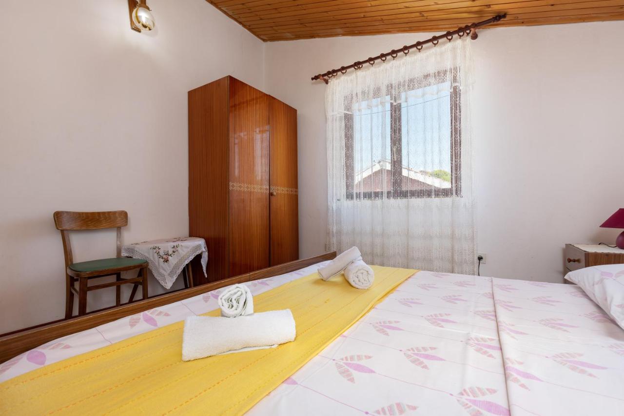 Apartments And Room Pergola Ровин Екстериор снимка