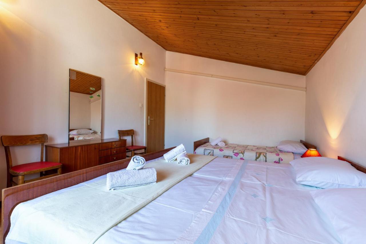 Apartments And Room Pergola Ровин Екстериор снимка