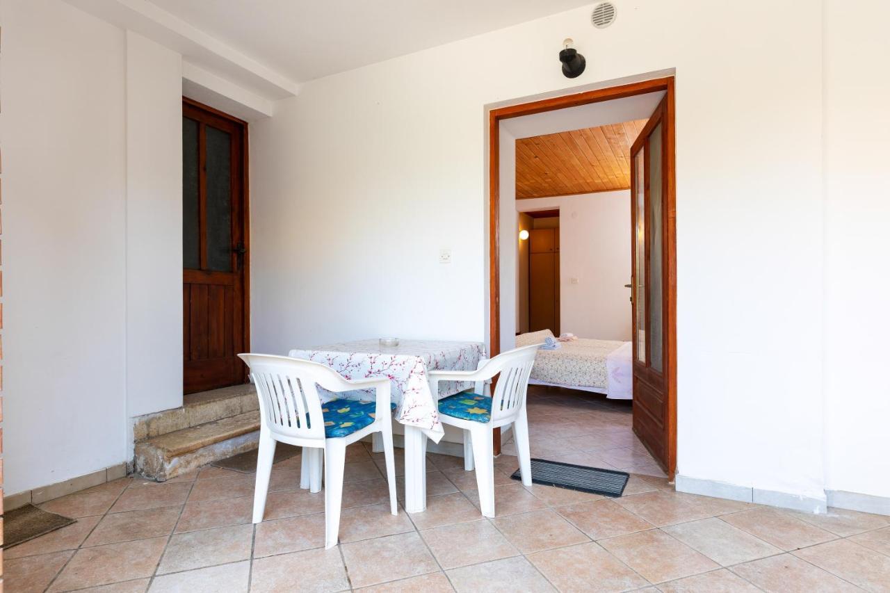 Apartments And Room Pergola Ровин Екстериор снимка