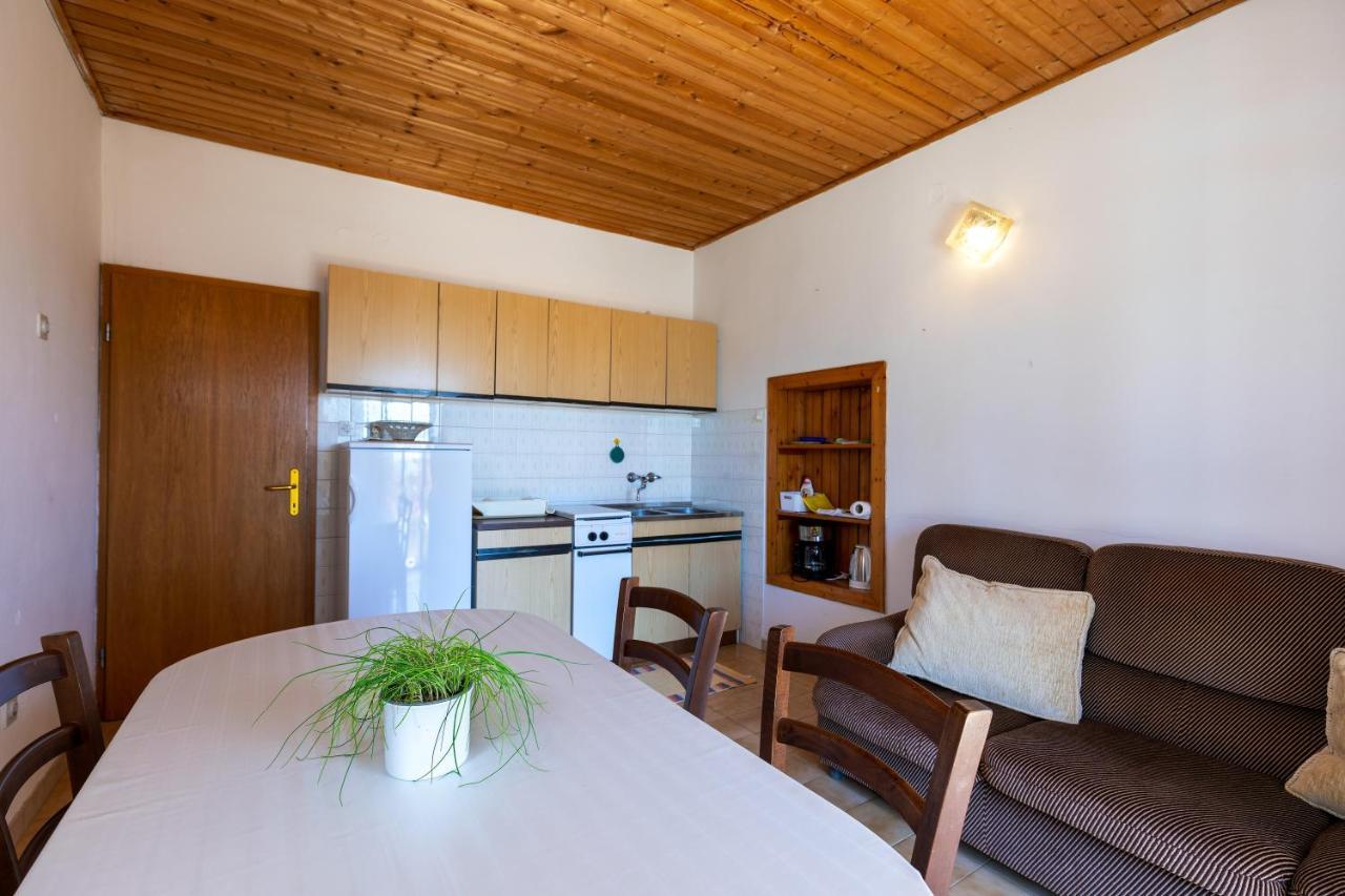 Apartments And Room Pergola Ровин Екстериор снимка