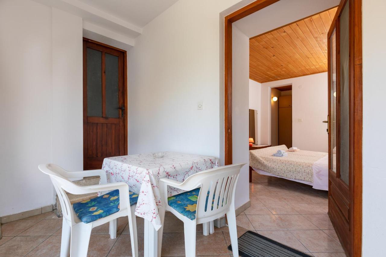 Apartments And Room Pergola Ровин Екстериор снимка