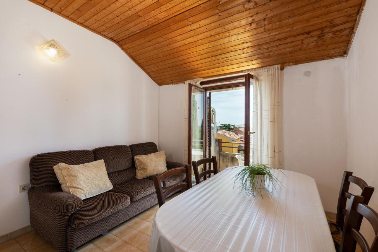 Apartments And Room Pergola Ровин Екстериор снимка