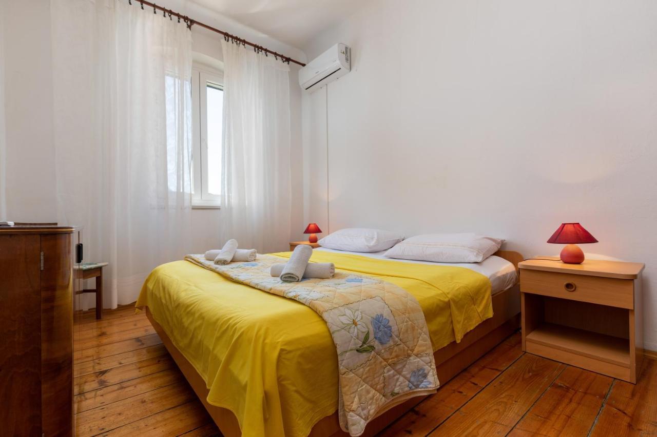 Apartments And Room Pergola Ровин Екстериор снимка