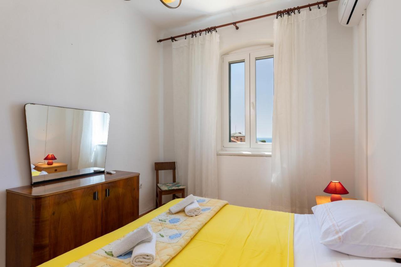 Apartments And Room Pergola Ровин Екстериор снимка
