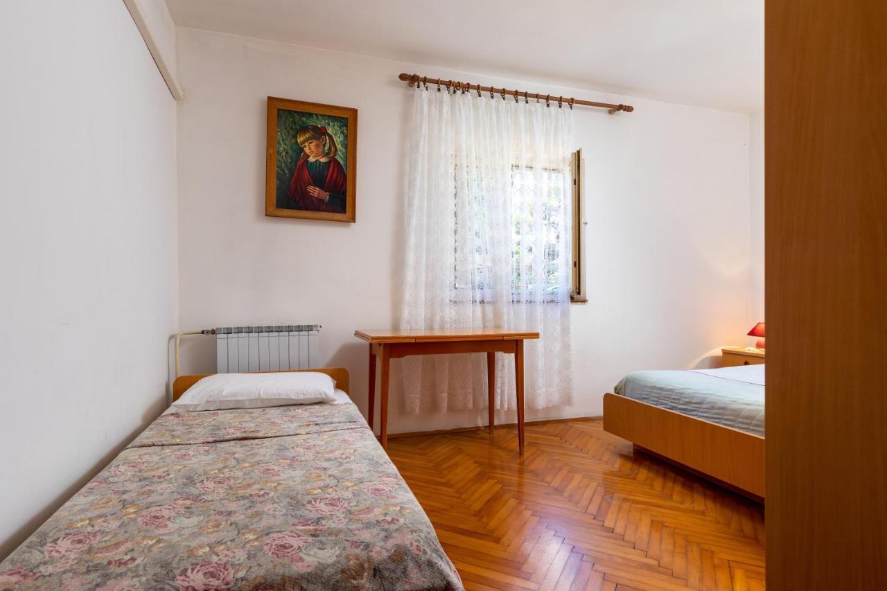 Apartments And Room Pergola Ровин Екстериор снимка