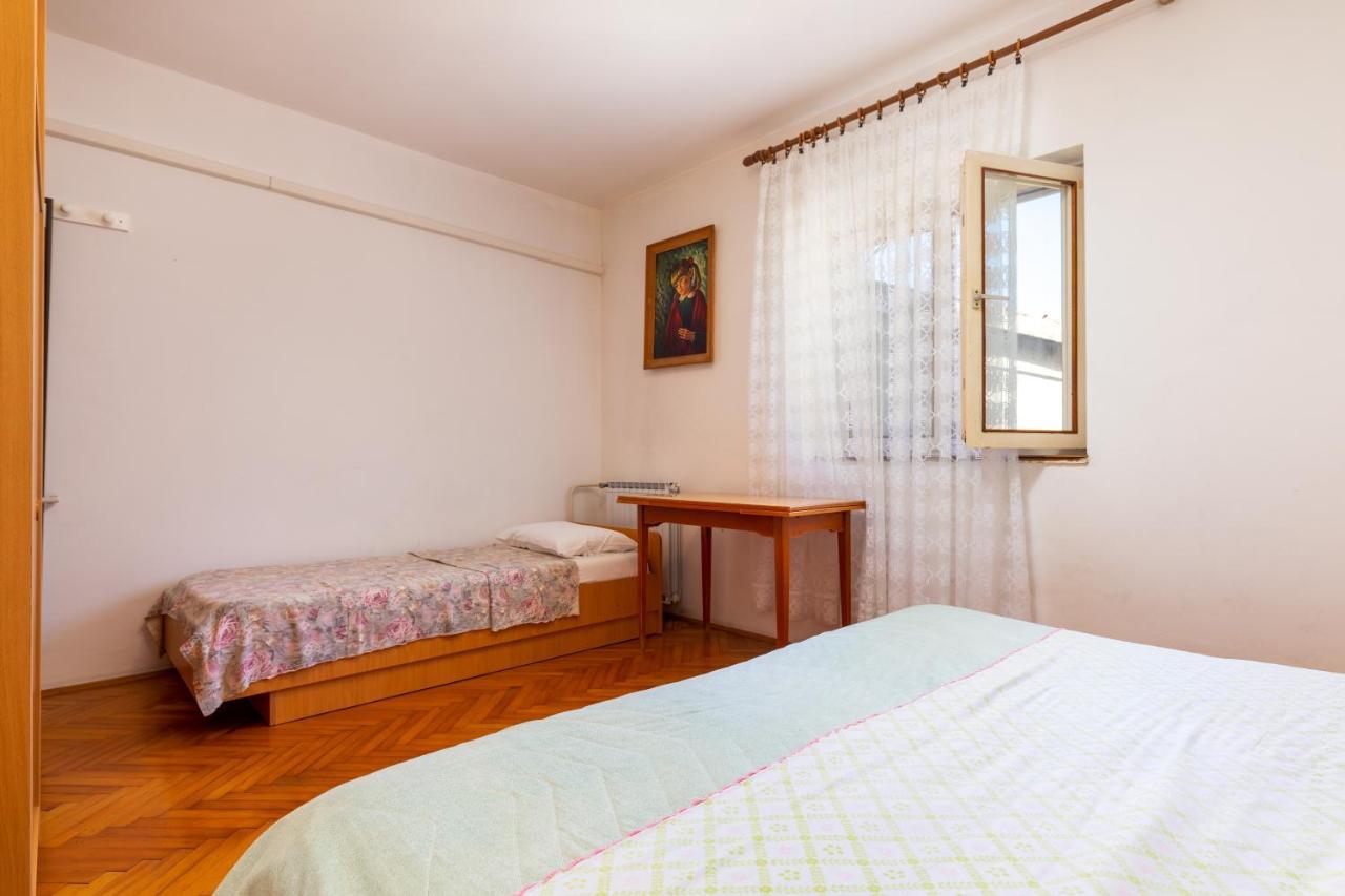 Apartments And Room Pergola Ровин Екстериор снимка